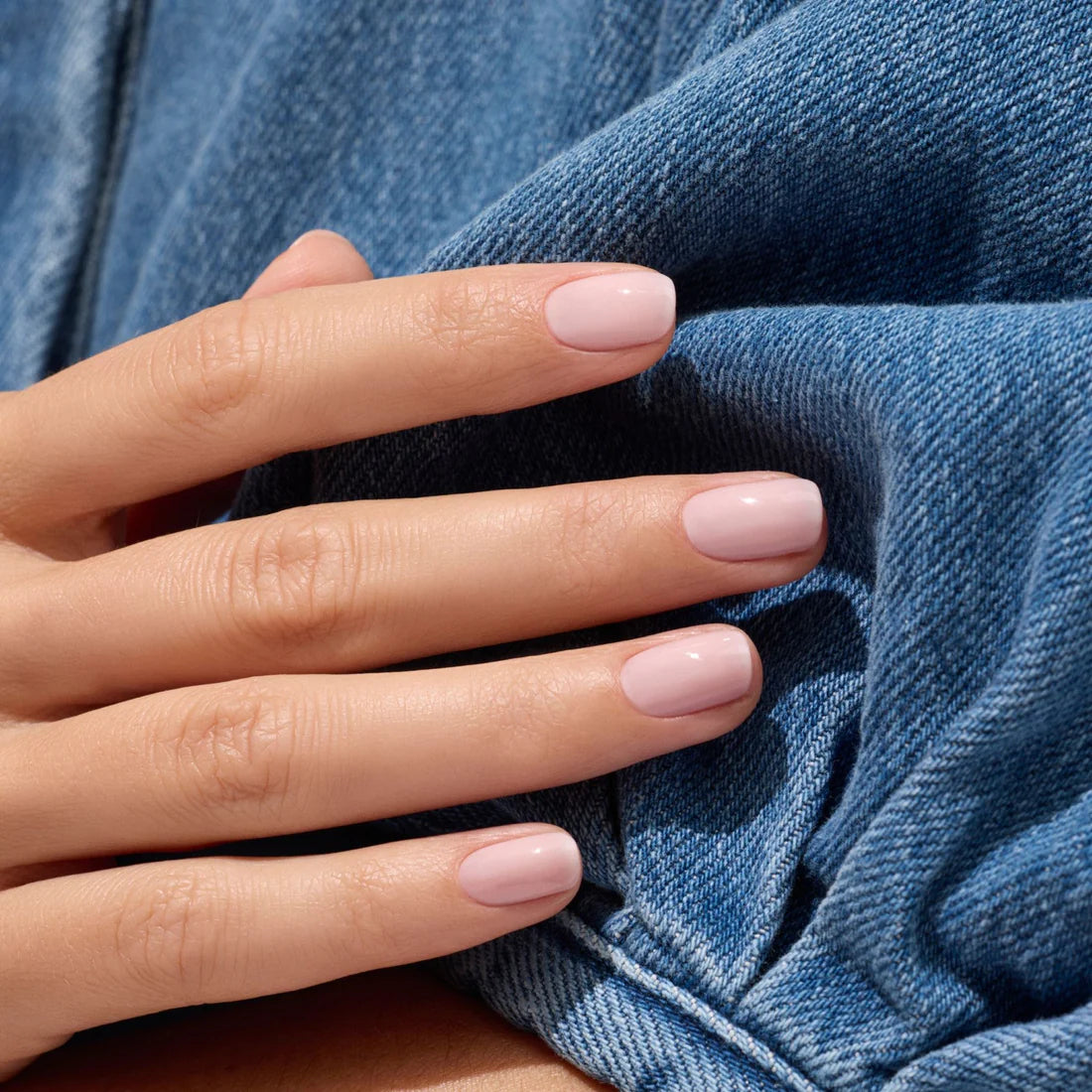Vernis à ongles semi-permanent baby rose laiteux (Milky Pink)