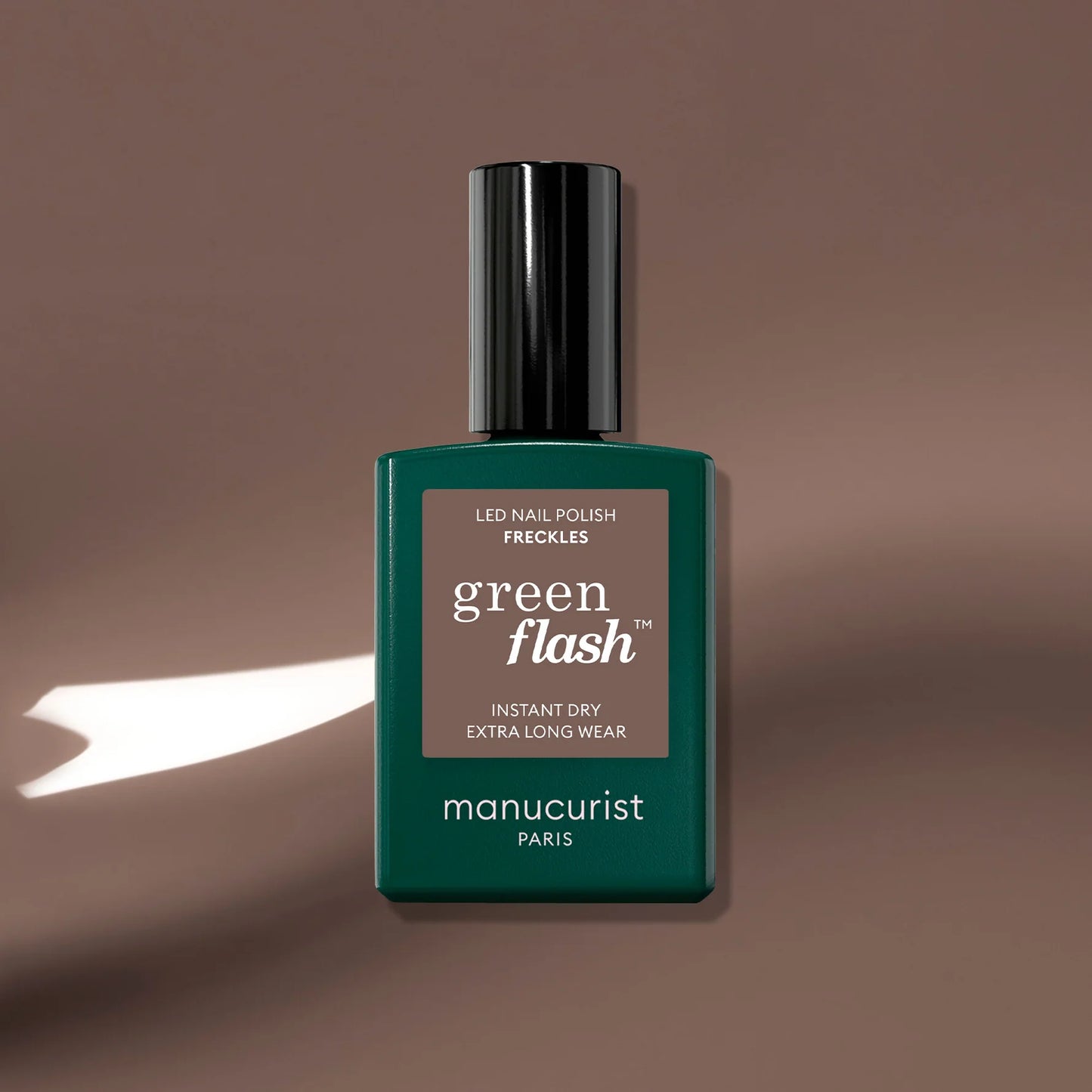 Vernis à ongles semi-permanent marron aux sous-tons froids (Freckels)