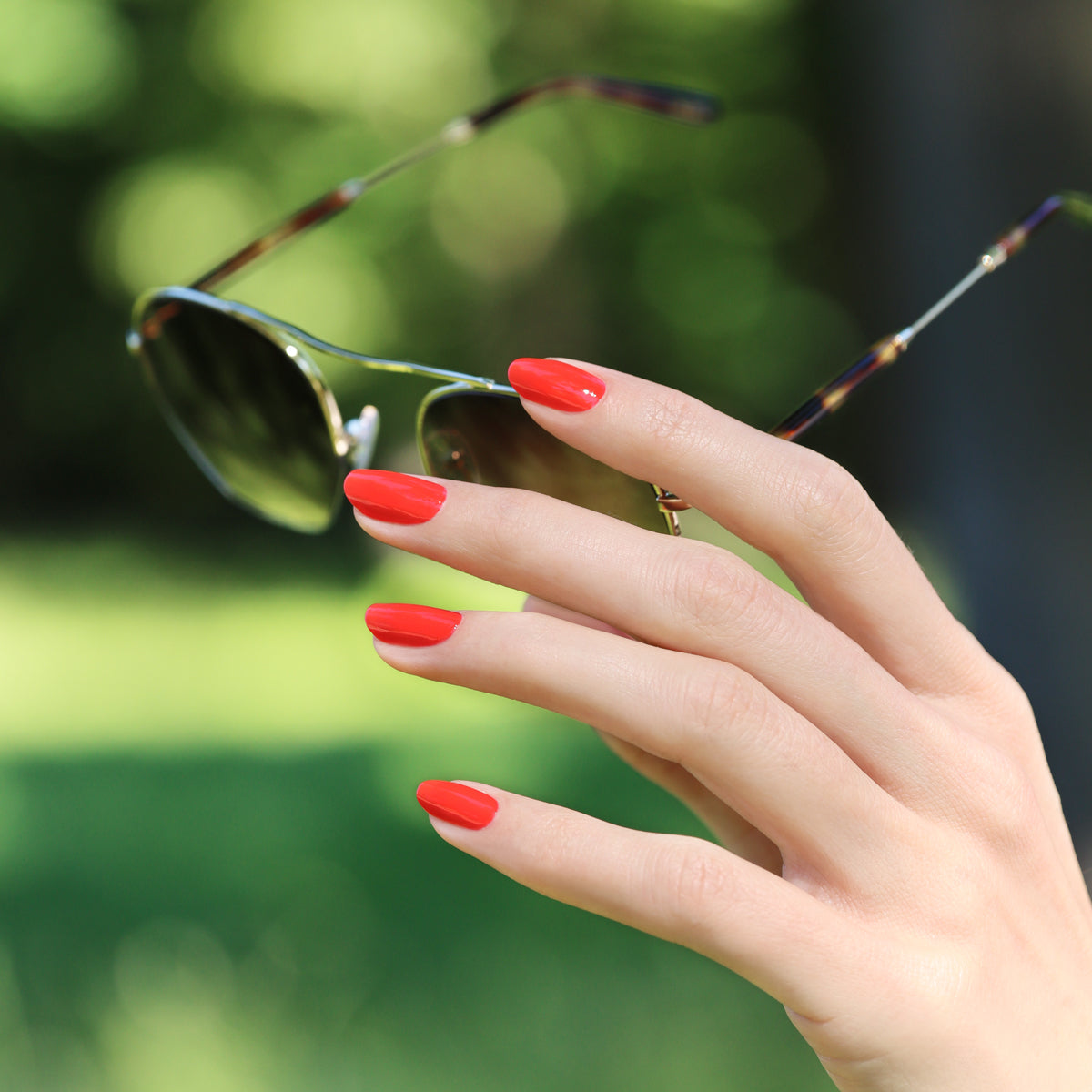 Vernis à ongles semi-permanent rouge corail (red coral)