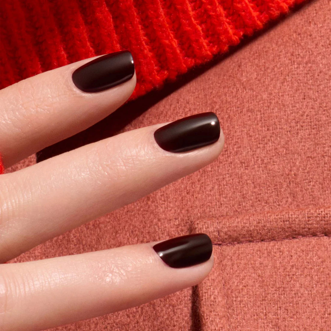 Vernis à ongles semi-permanent rouge noir (HollyHock)
