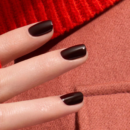 Vernis à ongles semi-permanent rouge noir (HollyHock)