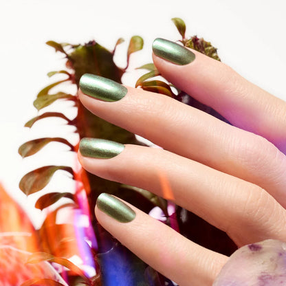 Vernis à ongles semi-permanent vert métalisé (groove)