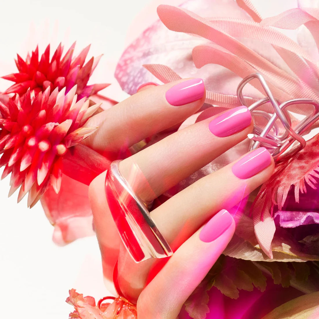Vernis à ongles semi-permanent rose néon (bloom)