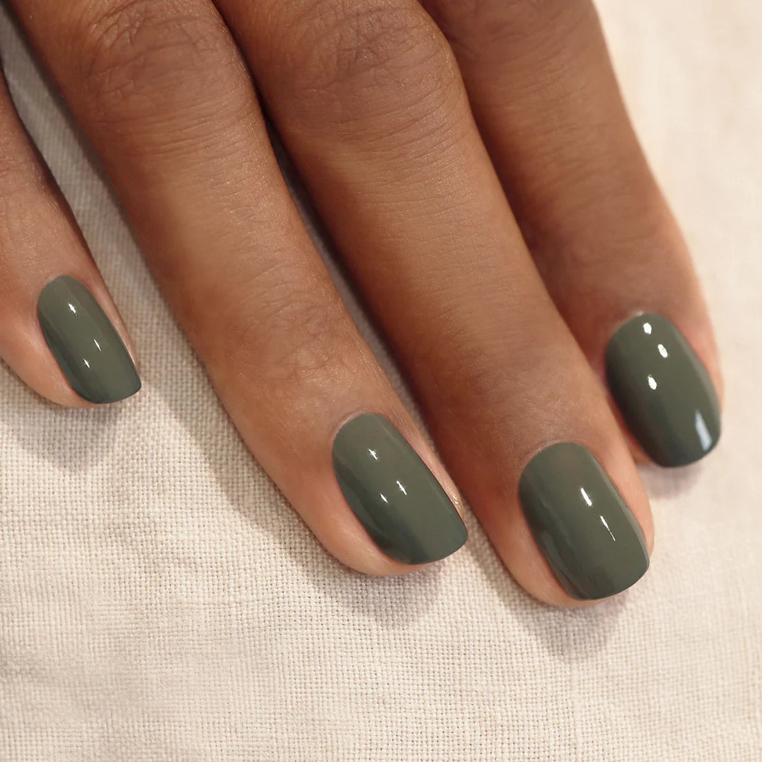 Vernis à ongles gamme Green™  vert aux sous-tons gris  (Khaki)