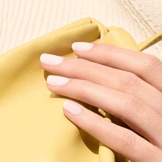 Vernis à ongles semi-permanent blanc laiteux (milky white)